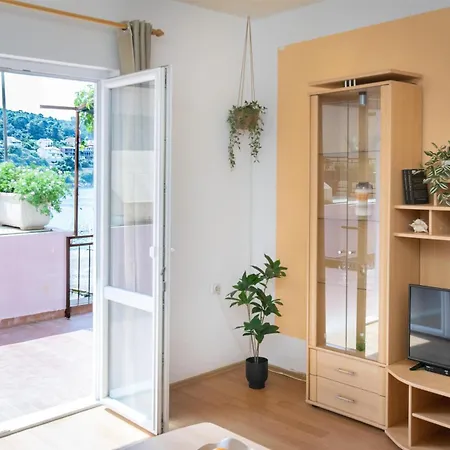 Nela Appartement *
